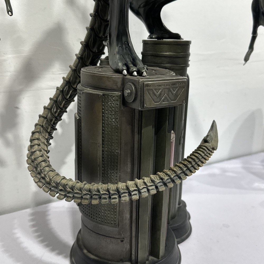 Sideshow Aliens Warrior 1/4 Maquette Premium Format SSC Damaged