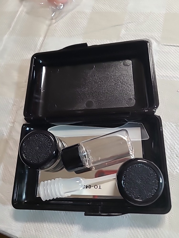 MAKE UP KIT WITH EMPTY VIALS