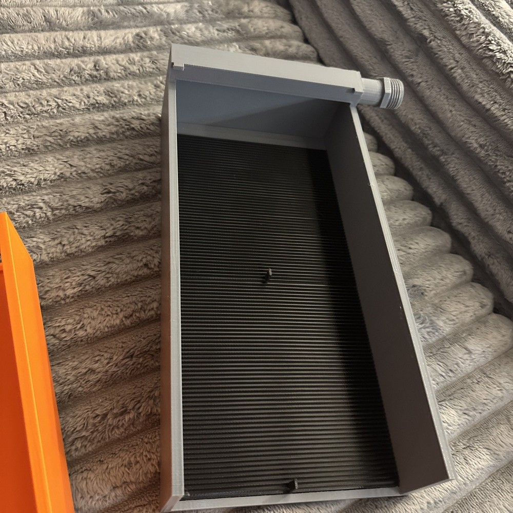 Easy flow gold sluice box for prospecting solid gold catching plates (gray