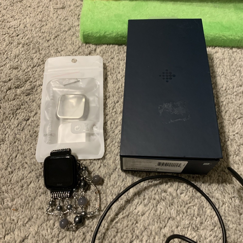 FitBit Versa Smart Watch FB504 Band & Charger
