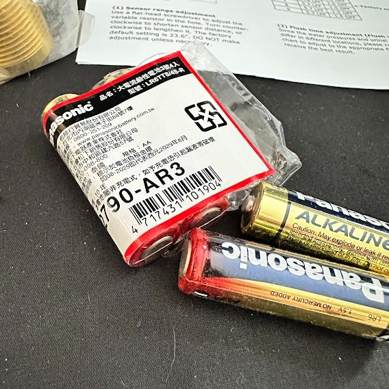 Global Industrial WB761208 Automatic Urinal Flush Valve, Battery Operated, 1.0 G