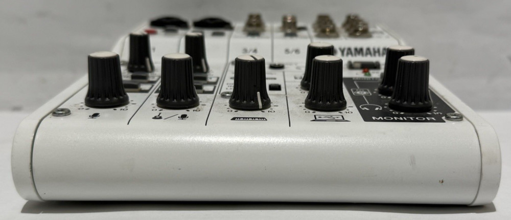 YAMAHA AG06 Mixing Console 6 Channel Mixer & USB Audio Interface