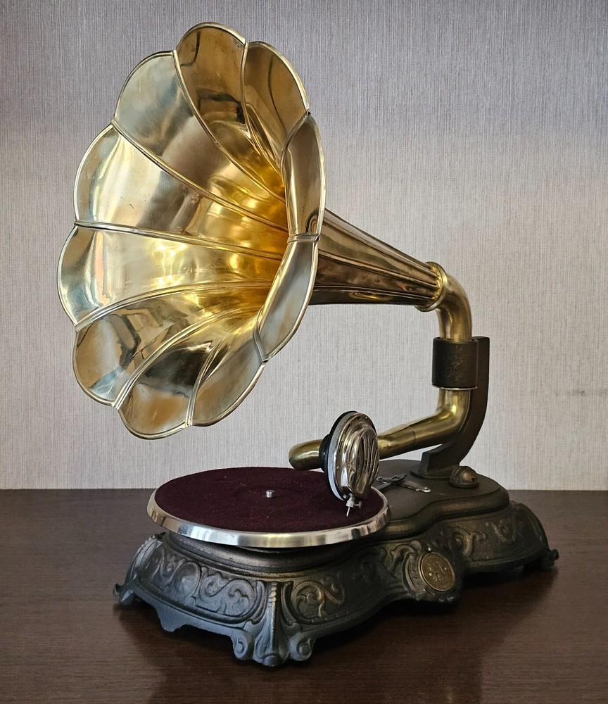 Hand-made gramophone