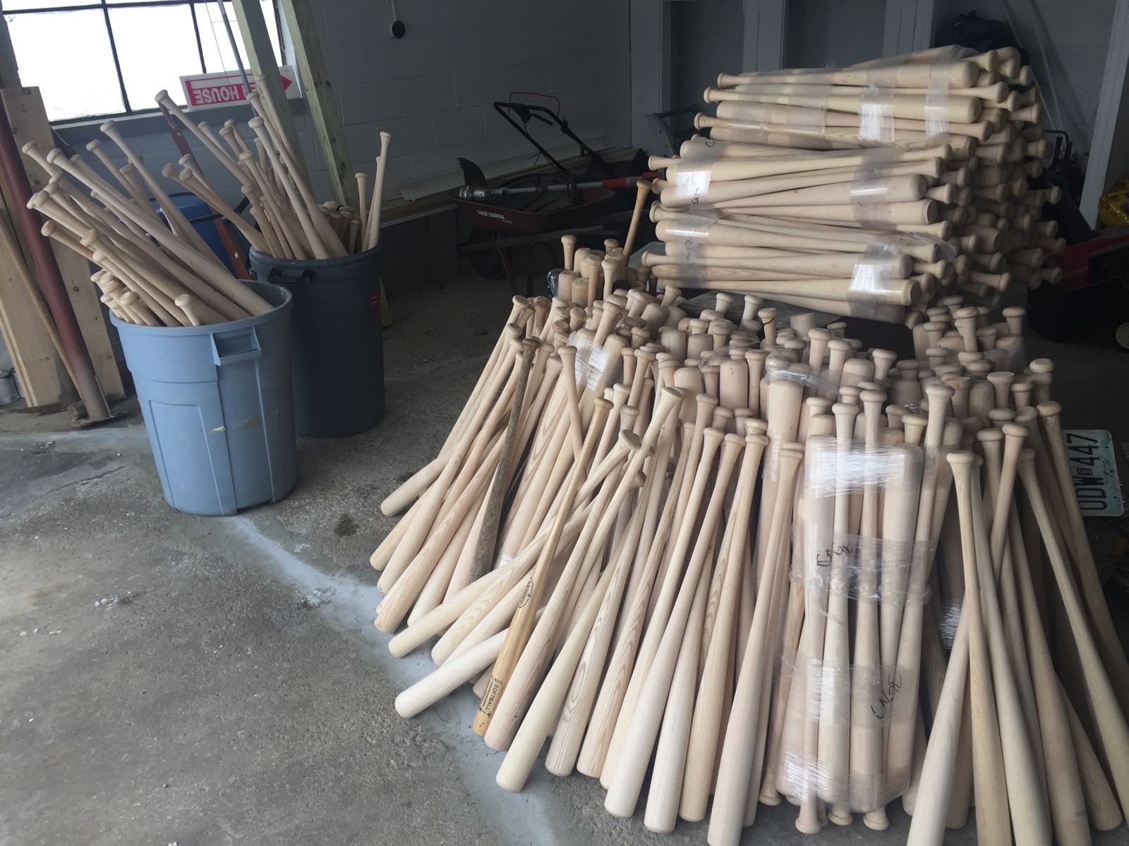 20 Pack - 31”-34” CRAFT QUALITY Wood Blem Baseball Bats (FREE SHIPPING!)