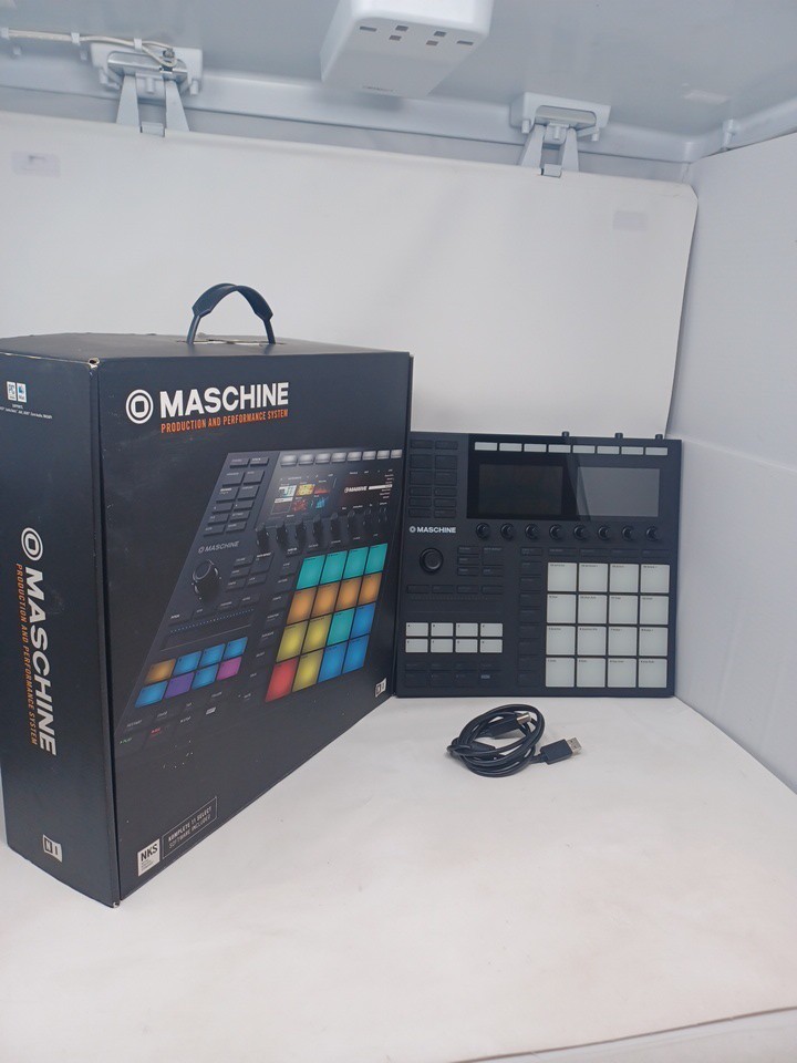 Native Instruments Maschine Mk3 Hardware Performance Instrument