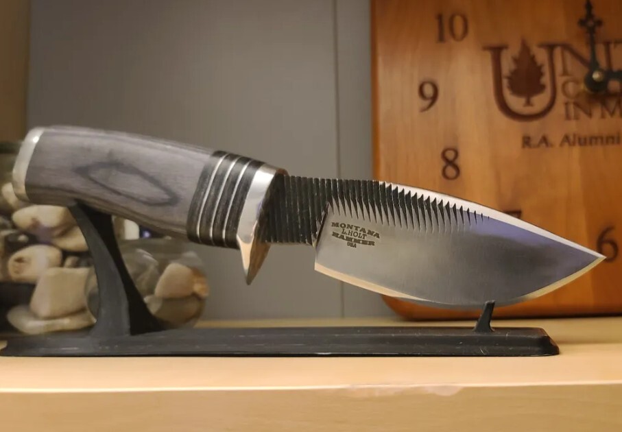 Knife Display Stand (Black or White)