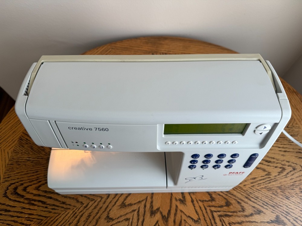 Pfaff Creative 7560 Sewing Machine