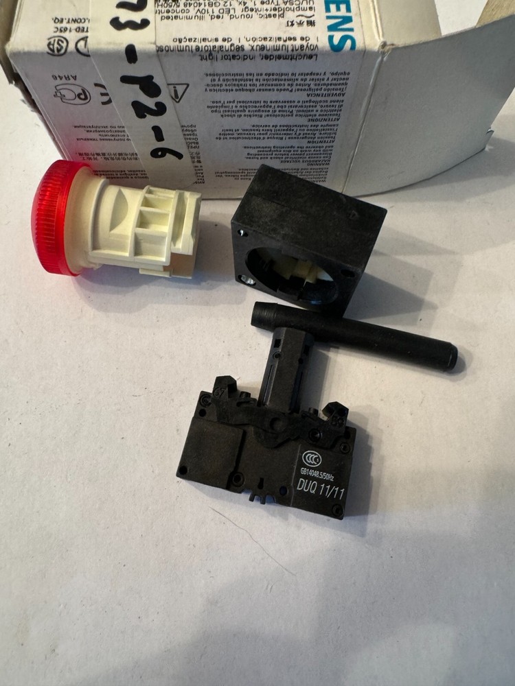 SIEMENS 3SB3 248-6BA20 RED ILLUMINATED INDICATOR LIGHT