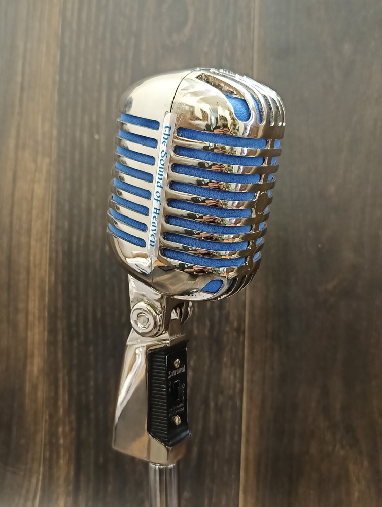 Vintage Metal Grill Mic–Retro Dynamic Microphone for Stage Performance & Studio.
