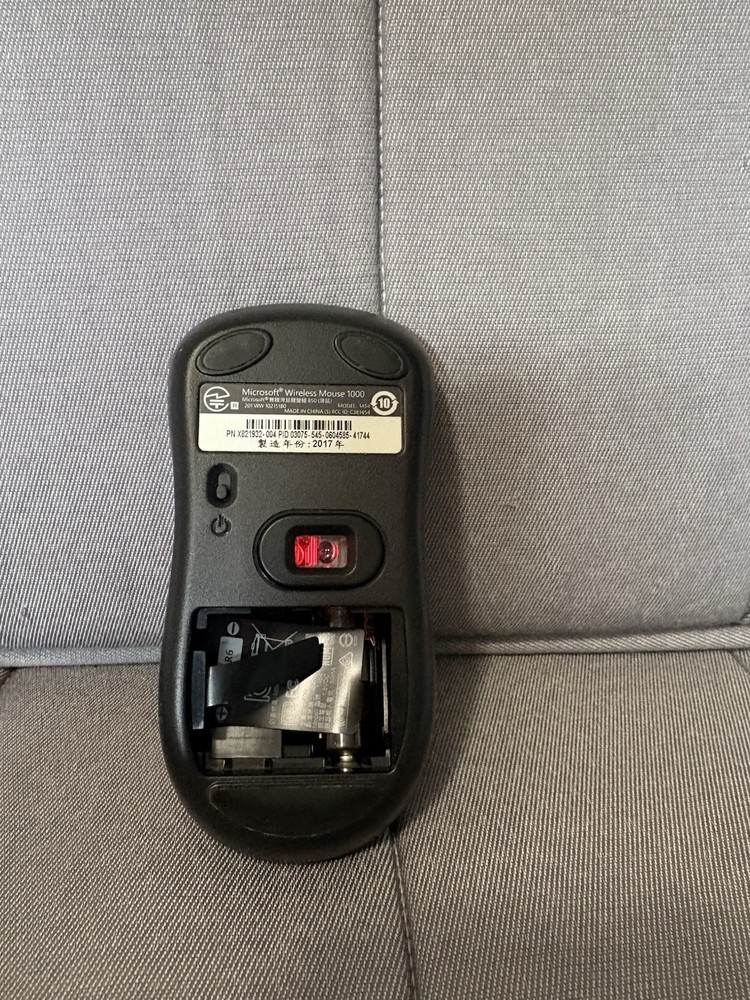 Microsoft Wireless 850 Desktop Keyboard/Mouse PY9-00002 Combo with USB Dongle