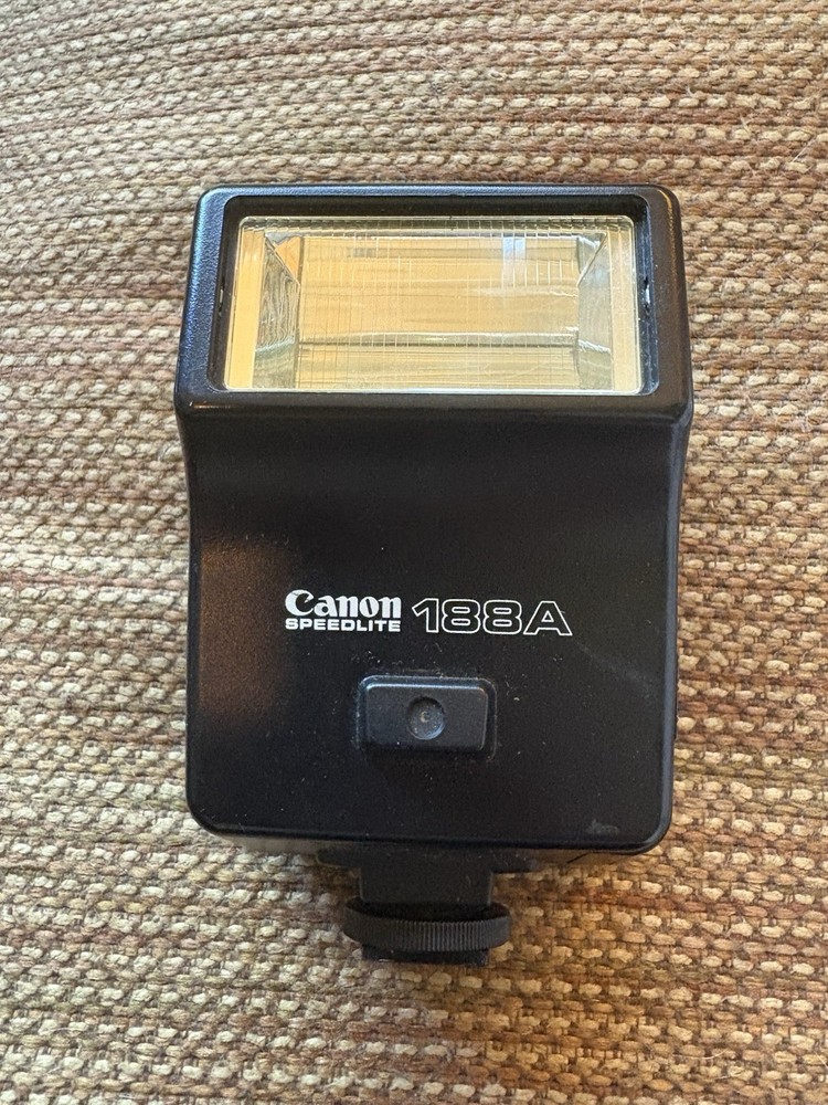 Canon Speedlite 188A w/ Box & Case