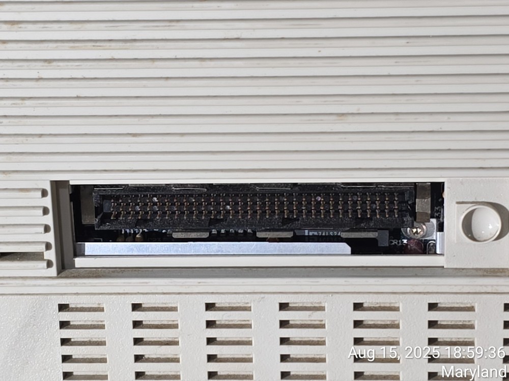 Vintage COMPAQ Portable III Computer Model: 2660 - Powers ON