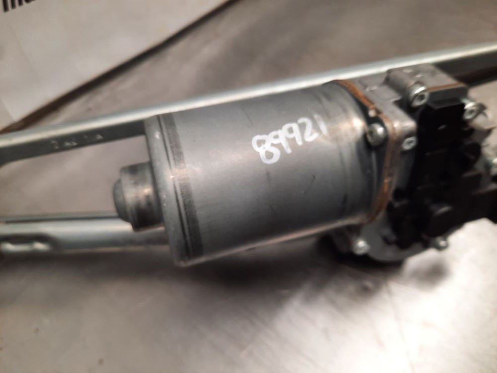 BMW Front Wiper Motor & Linkage E90 E91 E92 E93 3 SERIES 61617161710