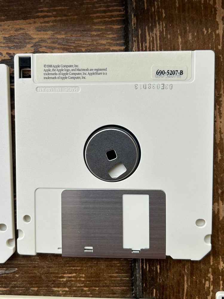 Macintosh AppleShare M0548/B Version 2.01. Vintage Apple software