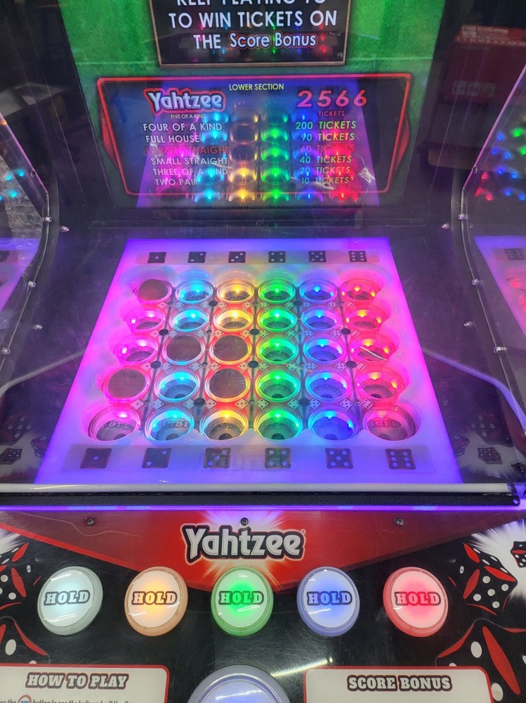 YAHTZEE Prize Redemption Arcade Machine WORKS GREAT!