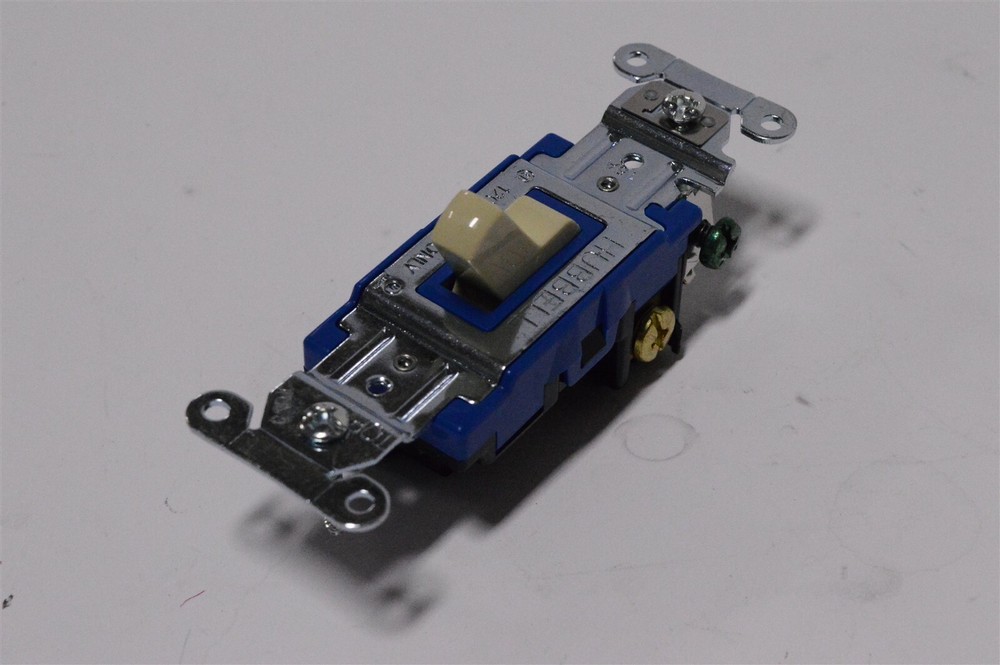 Hubbell Pro Toggle Switch 3 Way 1203I for back and side wiring