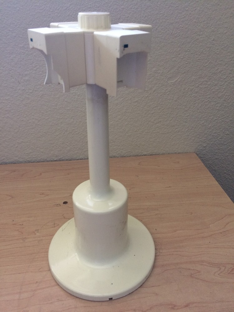 A Electronic Carousel Charging Stand