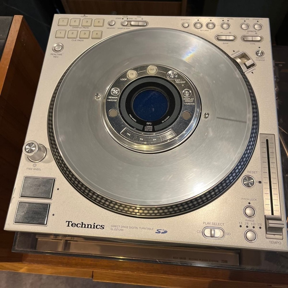 Technics SL-DZ1200 Digital DJ Turntable MP3 Direct Drive Scratch Deck