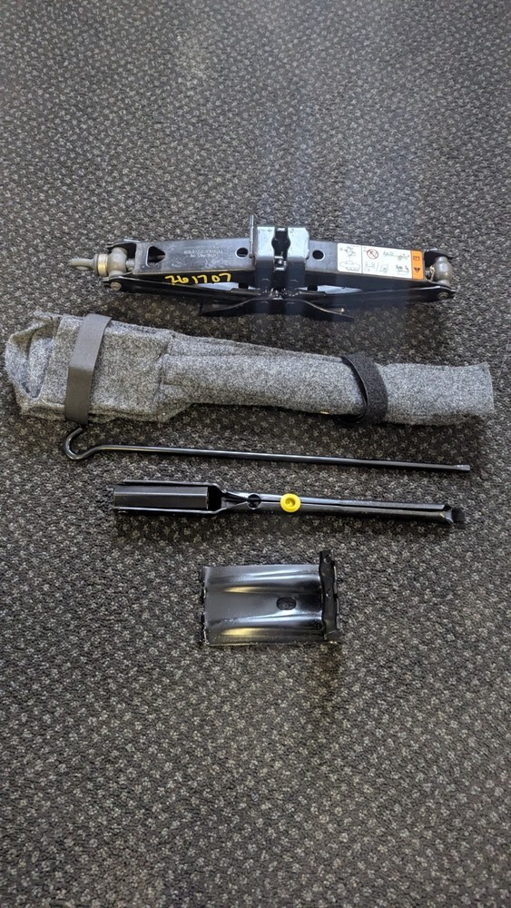 2007 MERCURY MOUNTAINEER JACK AND TOOL KIT