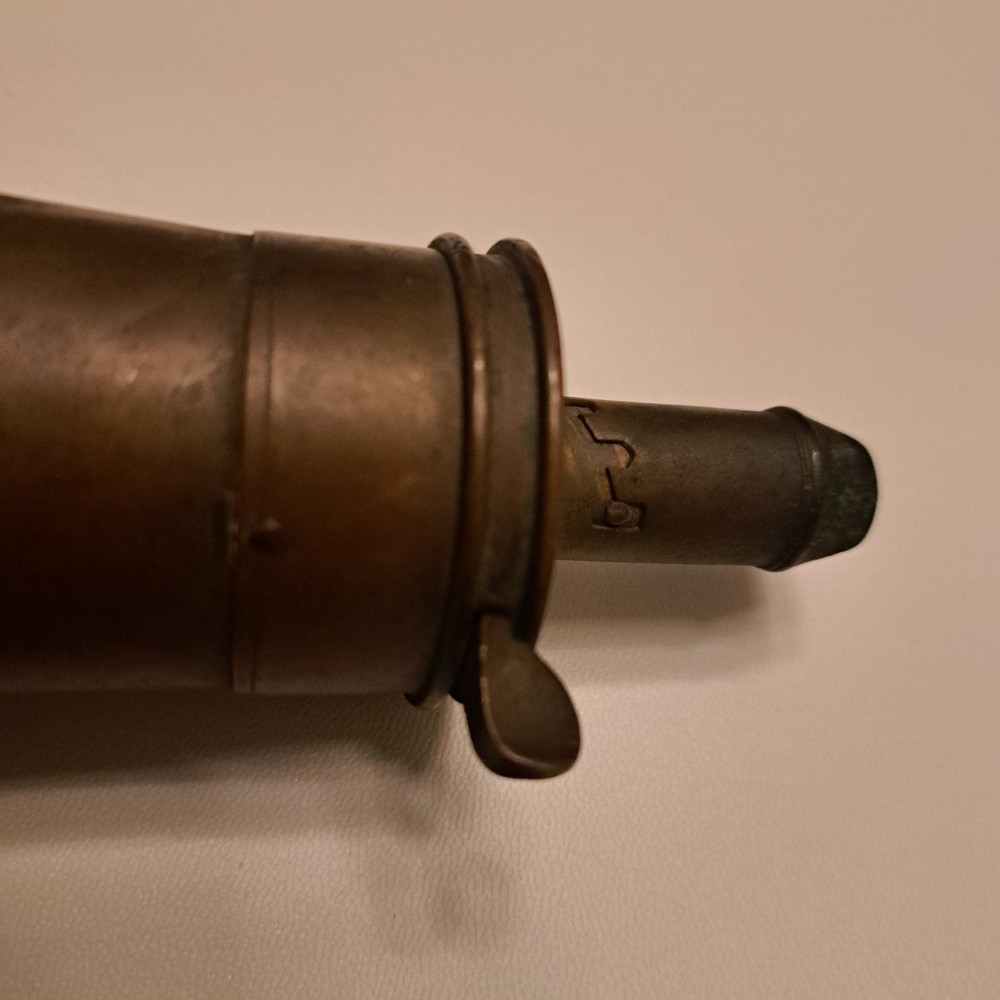 Civil War Peroid Brass Powder Flask Near Mint Condition Warly Shell Designe