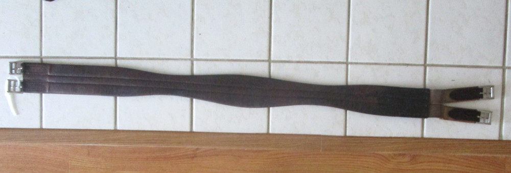 48'' CONTOURED PADDED LEATHER ENGLISH GIRTH