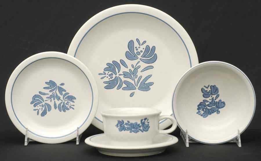 Pfaltzgraff Yorktowne 5 Piece Place Setting 6040710