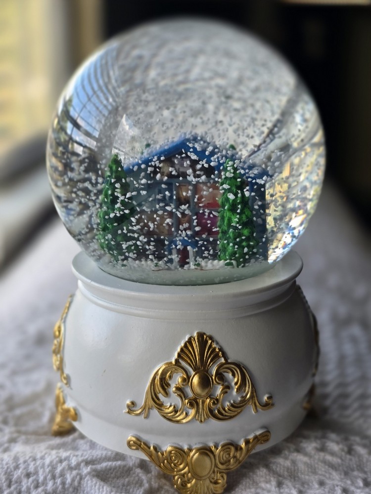Taylor Swift Lover Snow Globe With Original Box * Authentic *