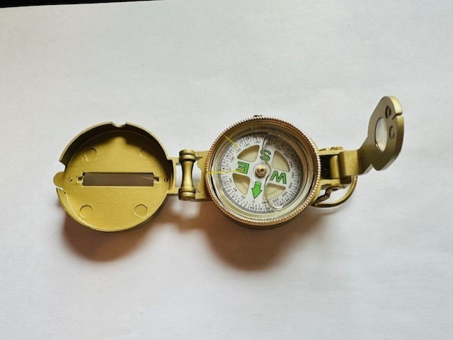 Engineer Directional Compass - Gold Toned Metal ( Needs TLC )