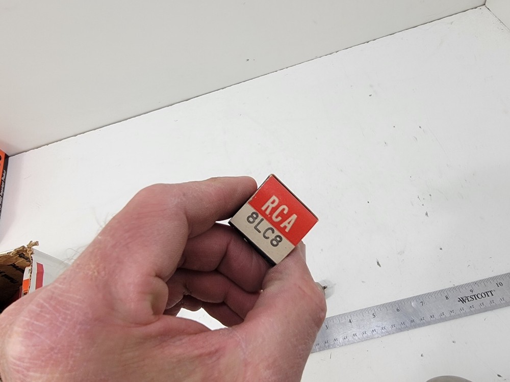 VINTAGE VACUUM ELECTRON TUBE RCA 8CL8