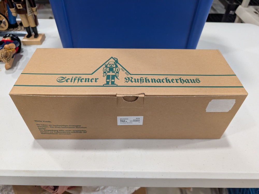 NOS Seiffener Nussknackerhaus Guard Nutcracker 16” Germany w/Box