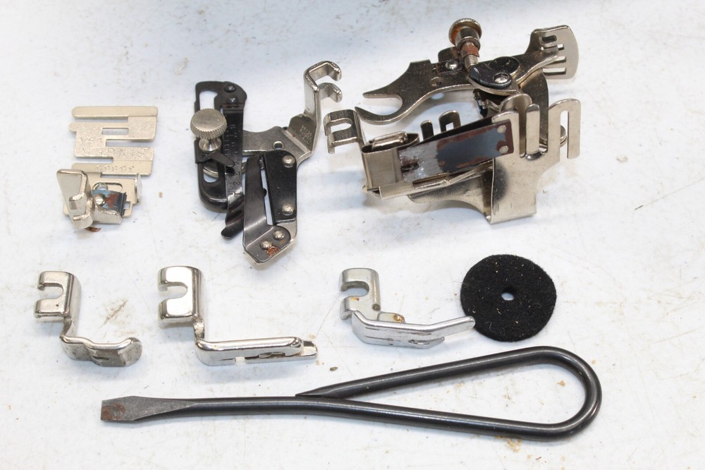 Singer Model 15 - 1955 - EARLY SERIAL NUMBER - AM007254
