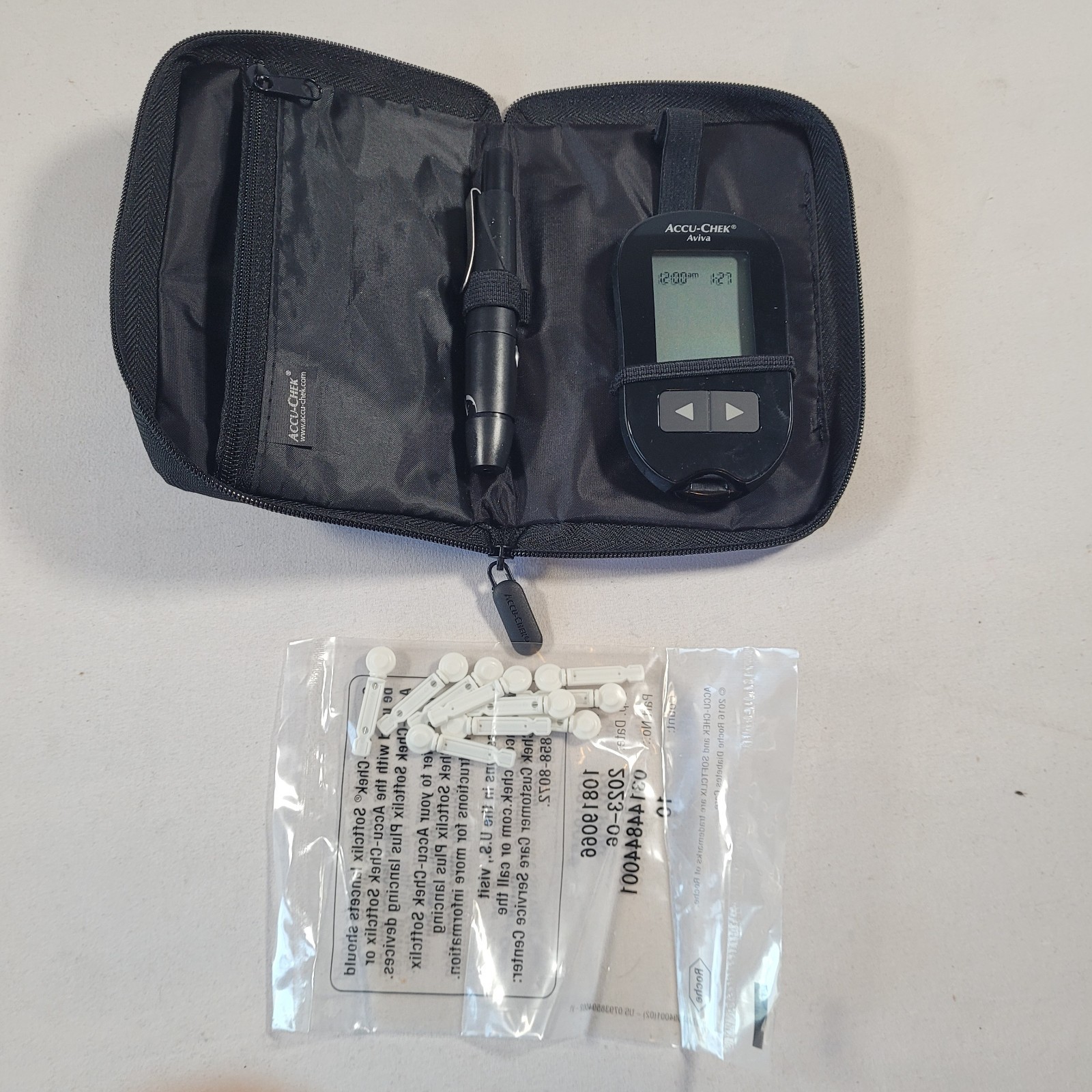 Accu-Chek Aviva Plus Blood Glucose Monitor Kit Meter Lancing Device Lancets