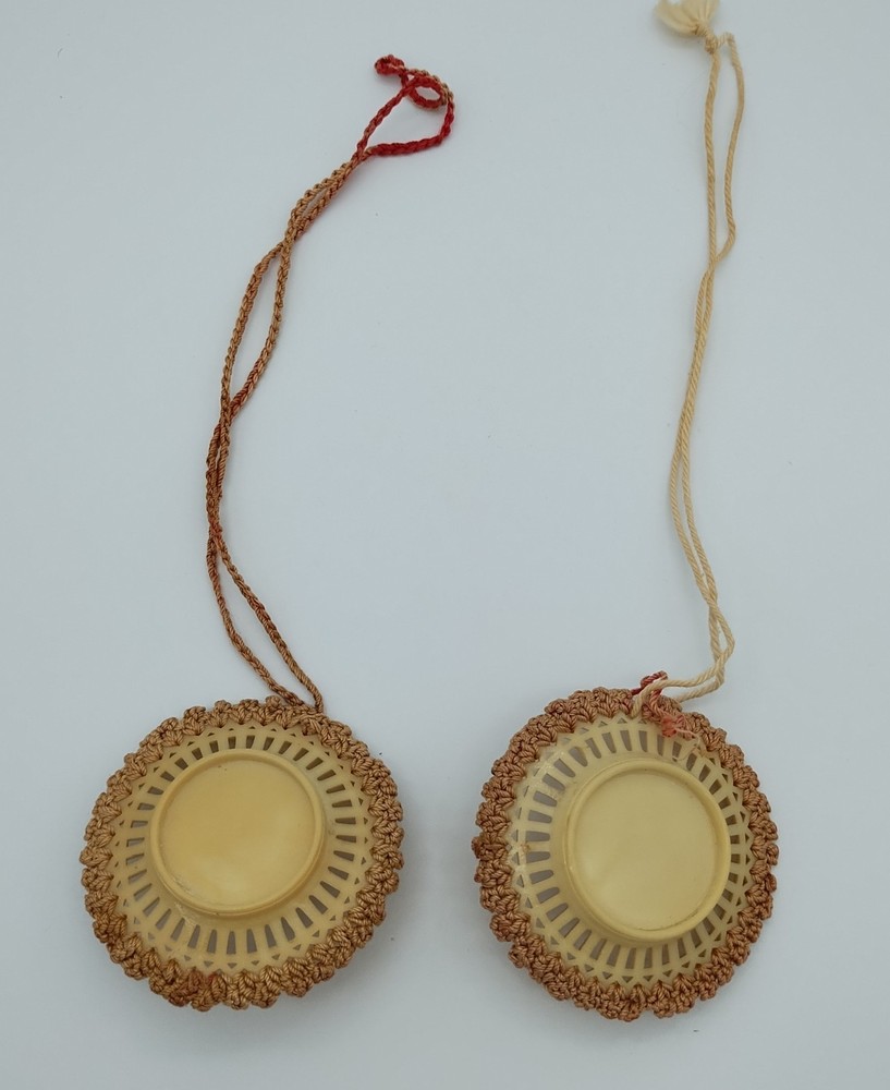 1950s Yellow Rose Curtain Tie Back or Light Pull Strings Plastic w/ Crochet 3D