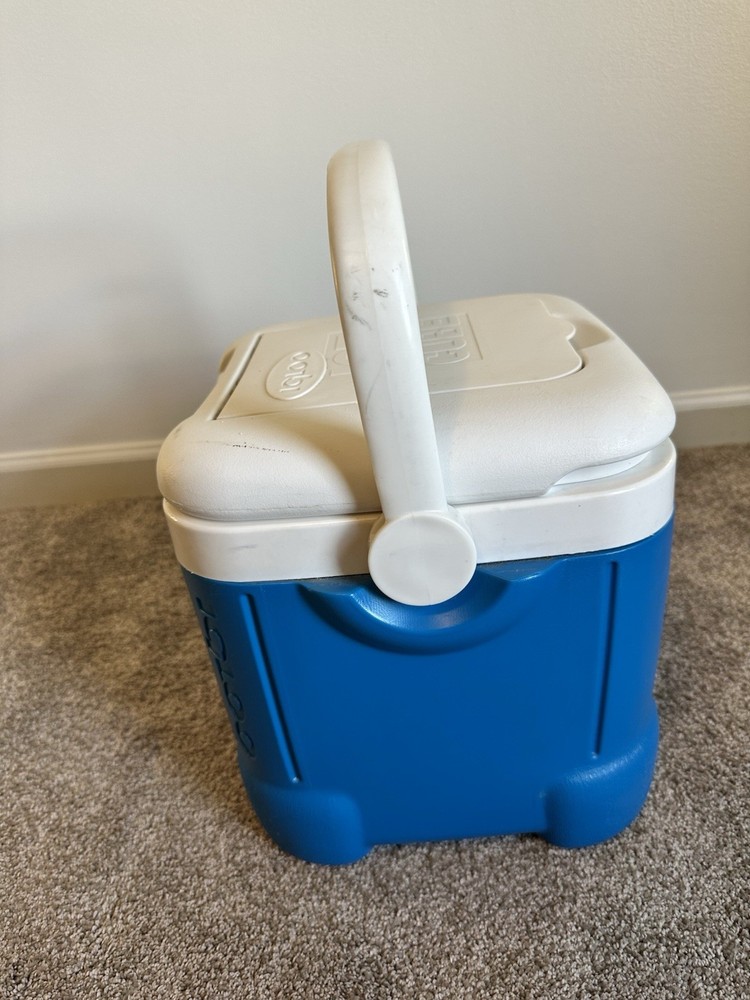 Igloo Ice Cube 12 Quart 14 Can Plastic Cooler With Top Tray Handle