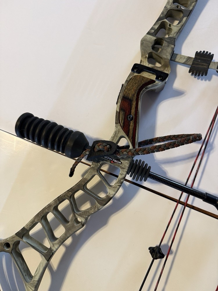 Bowtech Insanity CPXL Compound Bow Right Hand 70lb Pull 35” Basic Accessories