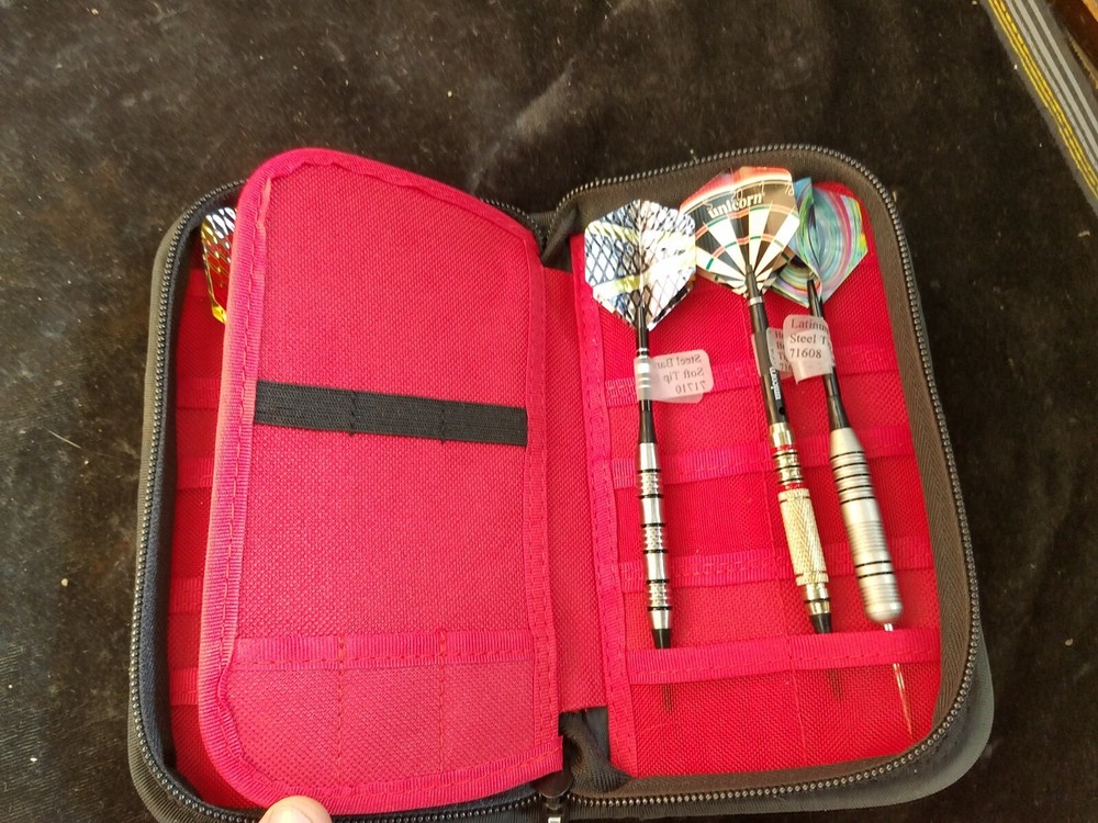 6 Vintage Unicorn Salesman Samples Darts w/ Case