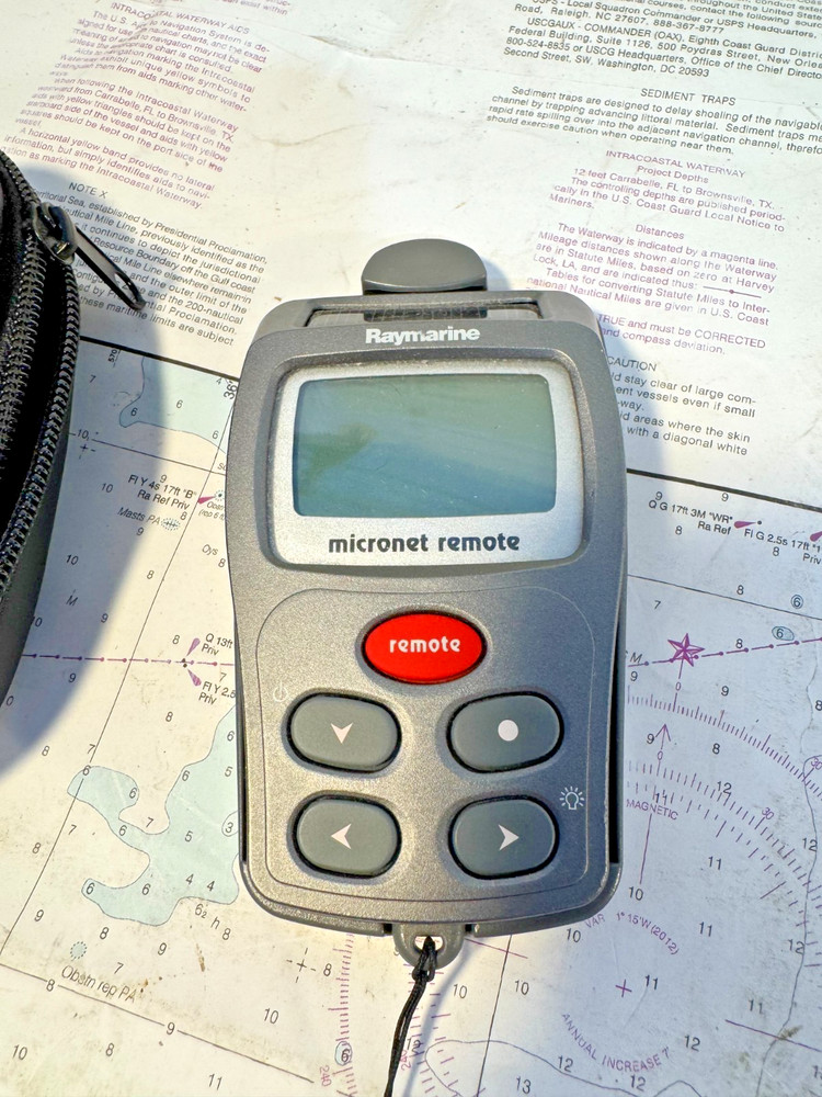 Raymarine Wireless Multi Dual Maxi Display's (+Wind,+Speed,+Depth + Controller)