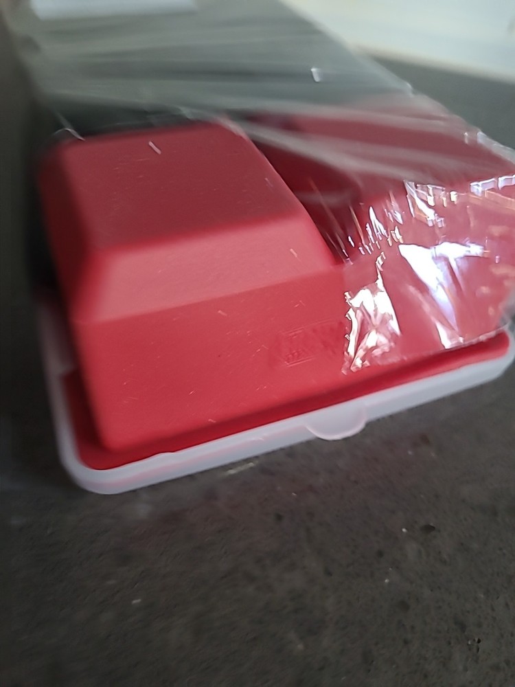 New Gorilla Grip Large Ice Cube Mold (1 Pack) Red 8 Cube