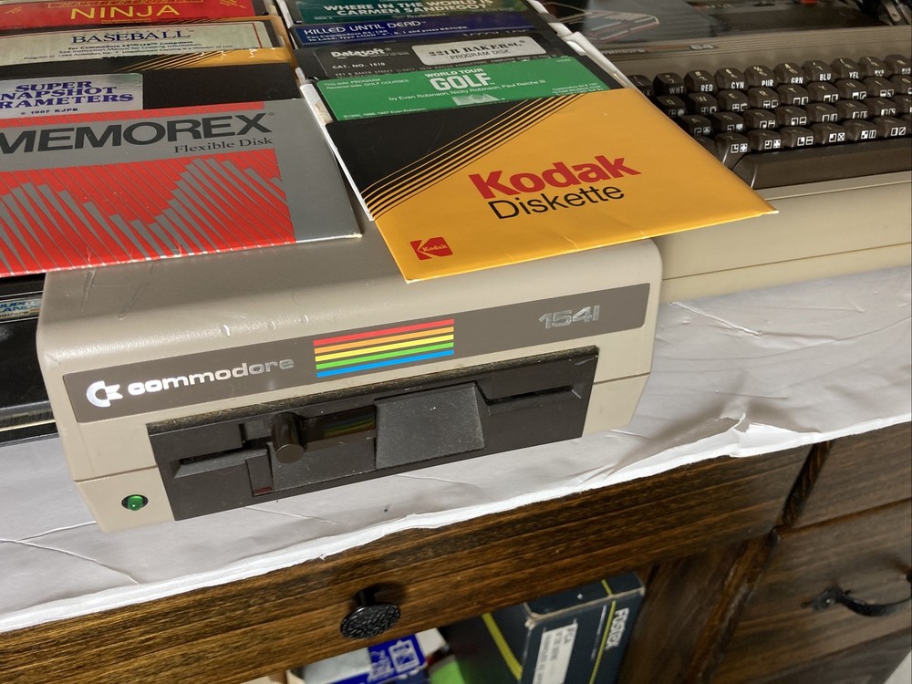 COMMODORE 64 COMPUTER PRINTER GAMES DISK DRIVE MANUALS CORDS SOFTWARE LOT READ