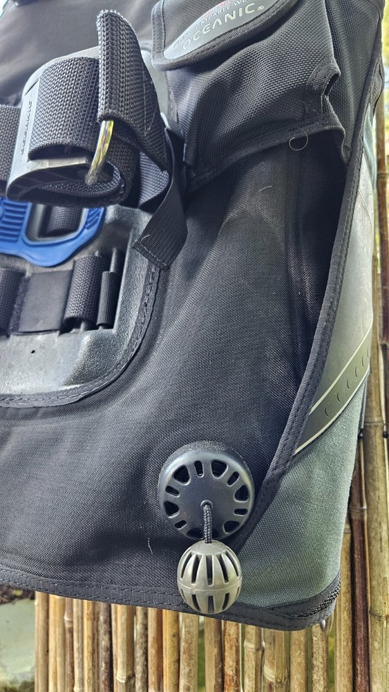 Oceanic Cruz BCD with Integrated Weight Pockets, Medium, Great condition
