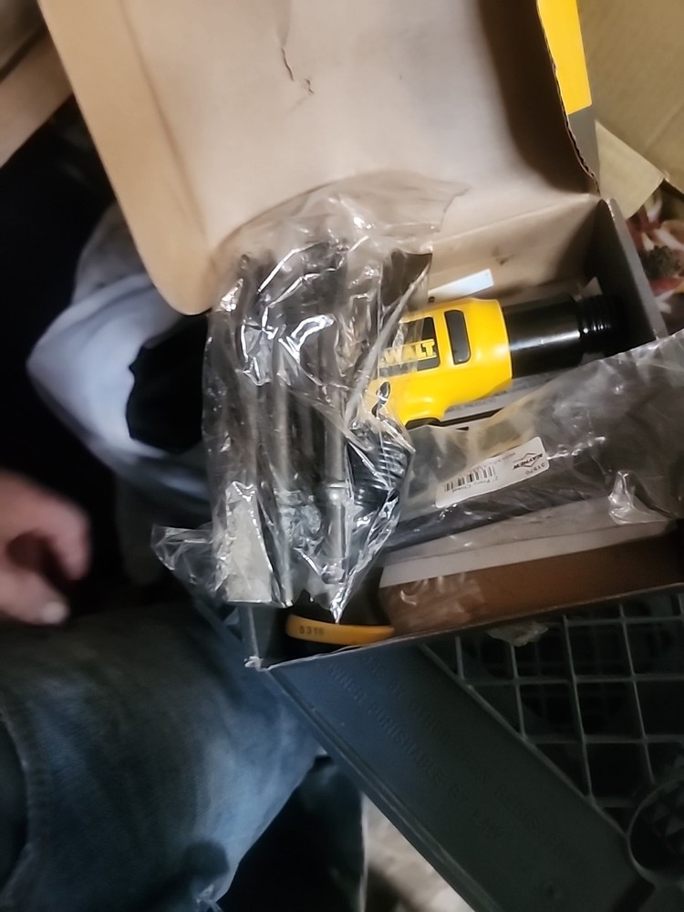 DEWALT DWMT70785 Pnuematic Air Chisel Hammer