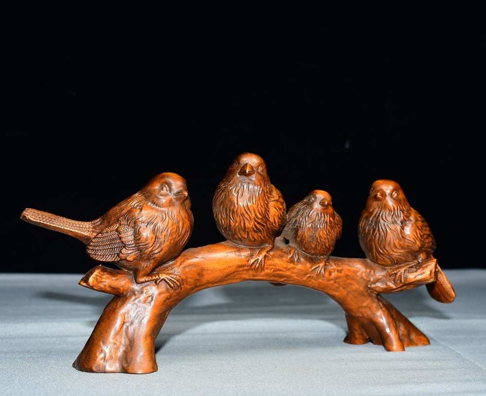 Exquisite Small Leaf Boxwood Bird Ornament