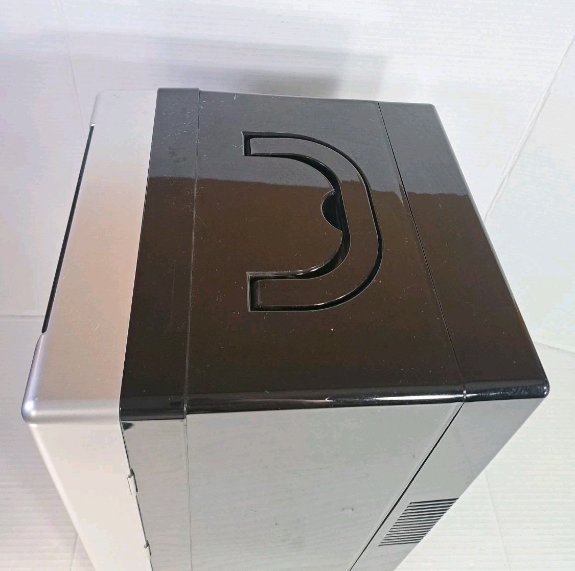 Frigidaire EFMIS567 Retro Beverage Fridge 18 Can Mini Cooler 4 Wine Bottle Works