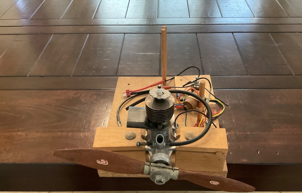 UNIQUE R/C TEST STAND WITH SUPER 60 OK ENGINE NICE!