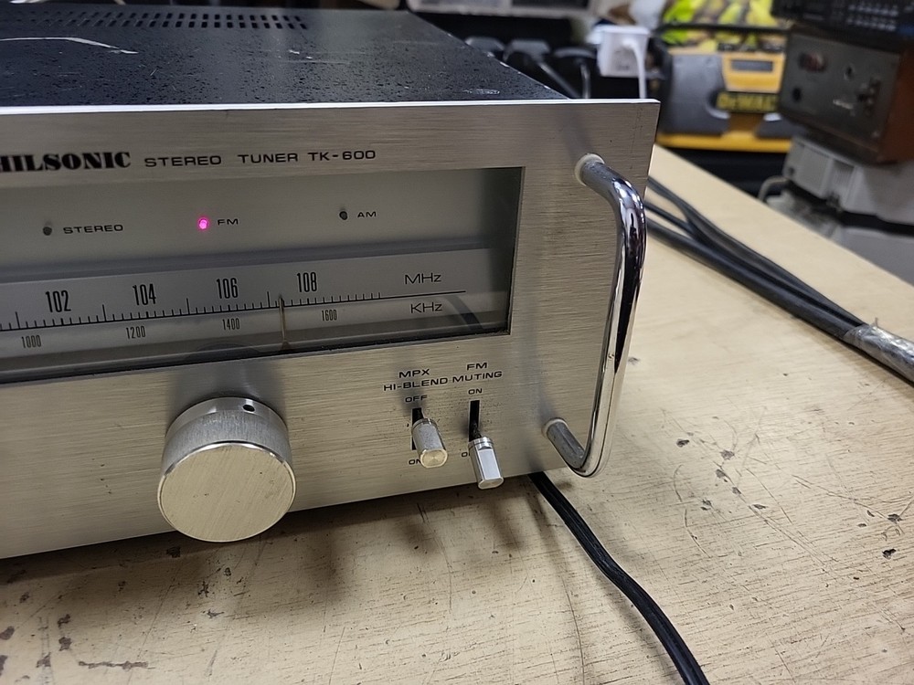 Philsonic TK-600 FM/AM Stereo Tuner - working