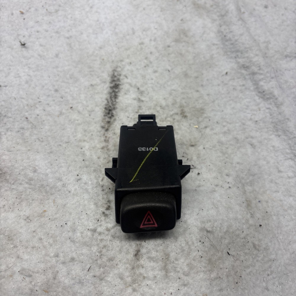 2000 - 2005 Cadillac Deville Hazard Emergency Light Switch BuTTon 25717688