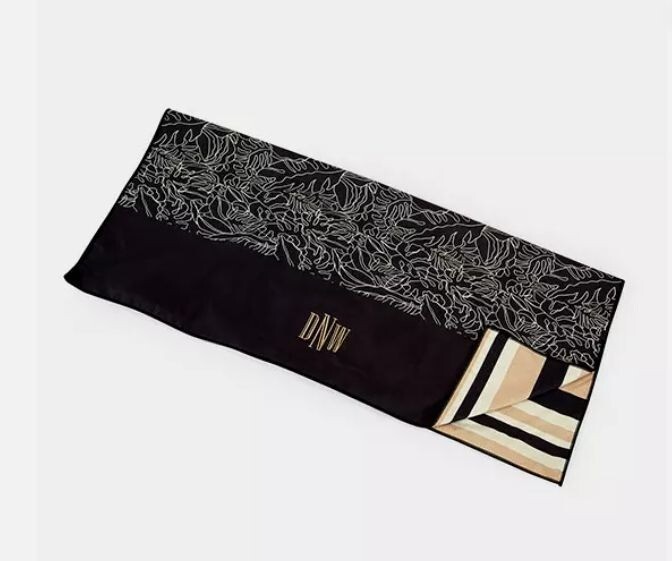 Thirty-One Gifts - Ultimate Beach Mat *Linework Leaves*
