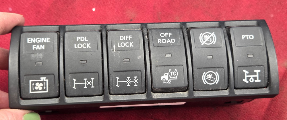 International 6 SWITCH PANEL Dash Panel - NAVISTAR  4057689C1, 28564525  MUX A