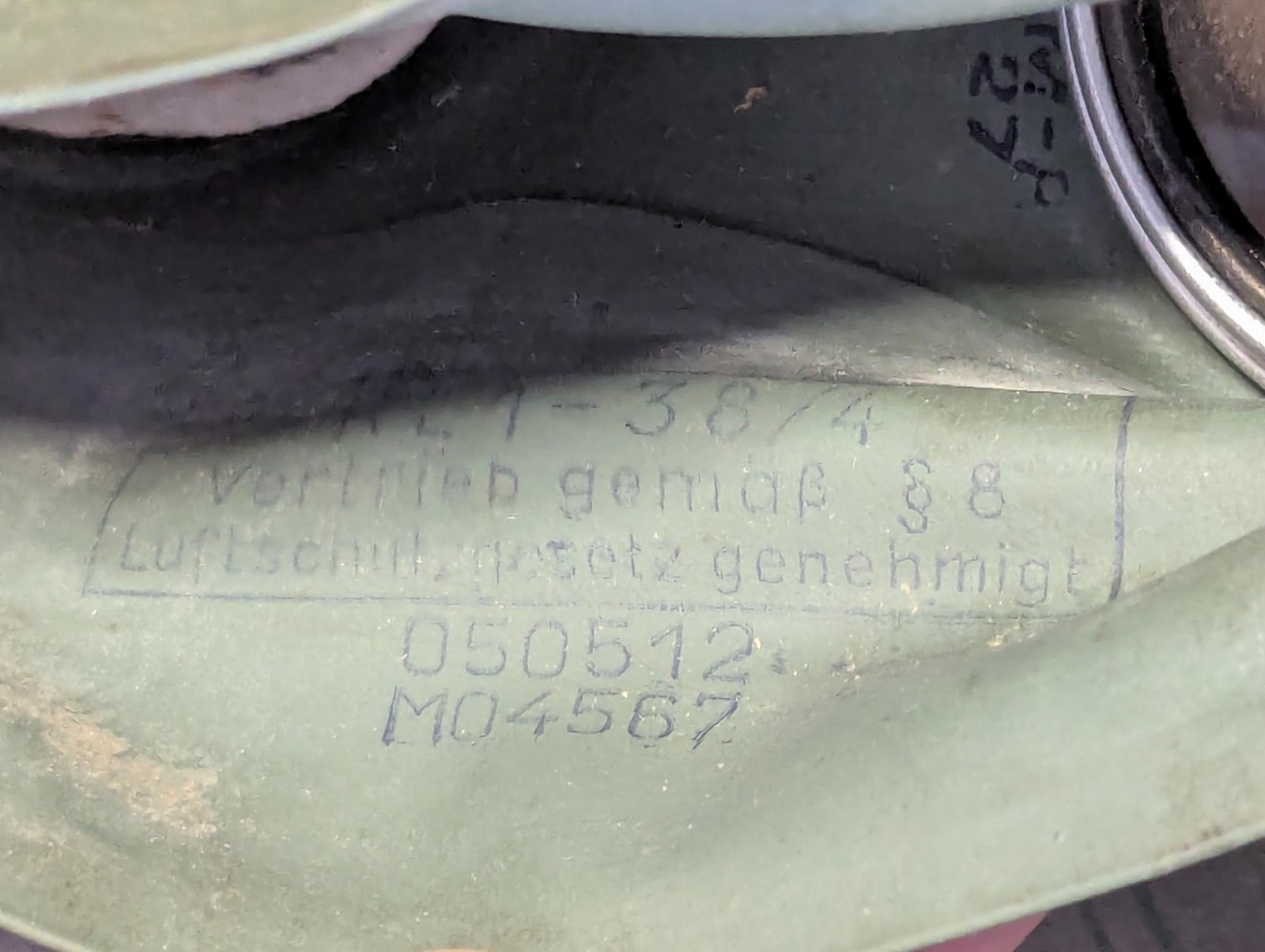 WWII German VM40 Volksgasmaske Luftschutz Men's Gas Mask in Box Volks Gasmask