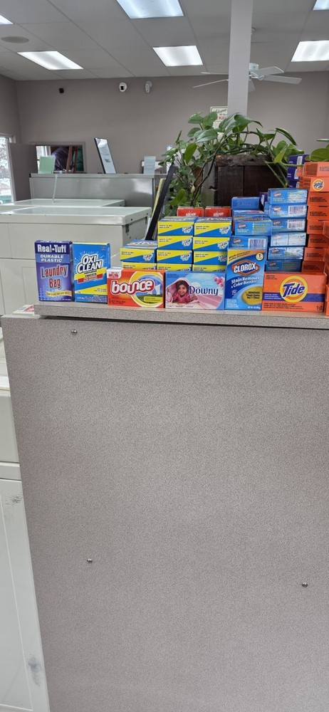 Vend-Rite Vendmaster 8-Selection Coin Laundry Vending Machine